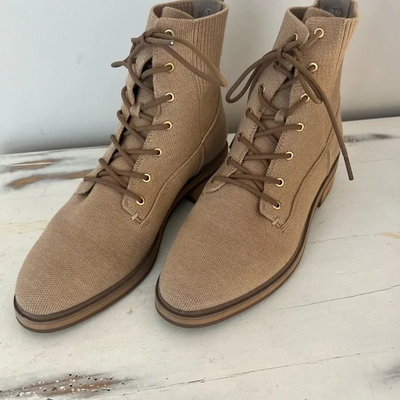 ⬇️👀 ROTHY’s The Laced Lug Boot in EXCELLENT Condition! - Picture 4 of 12